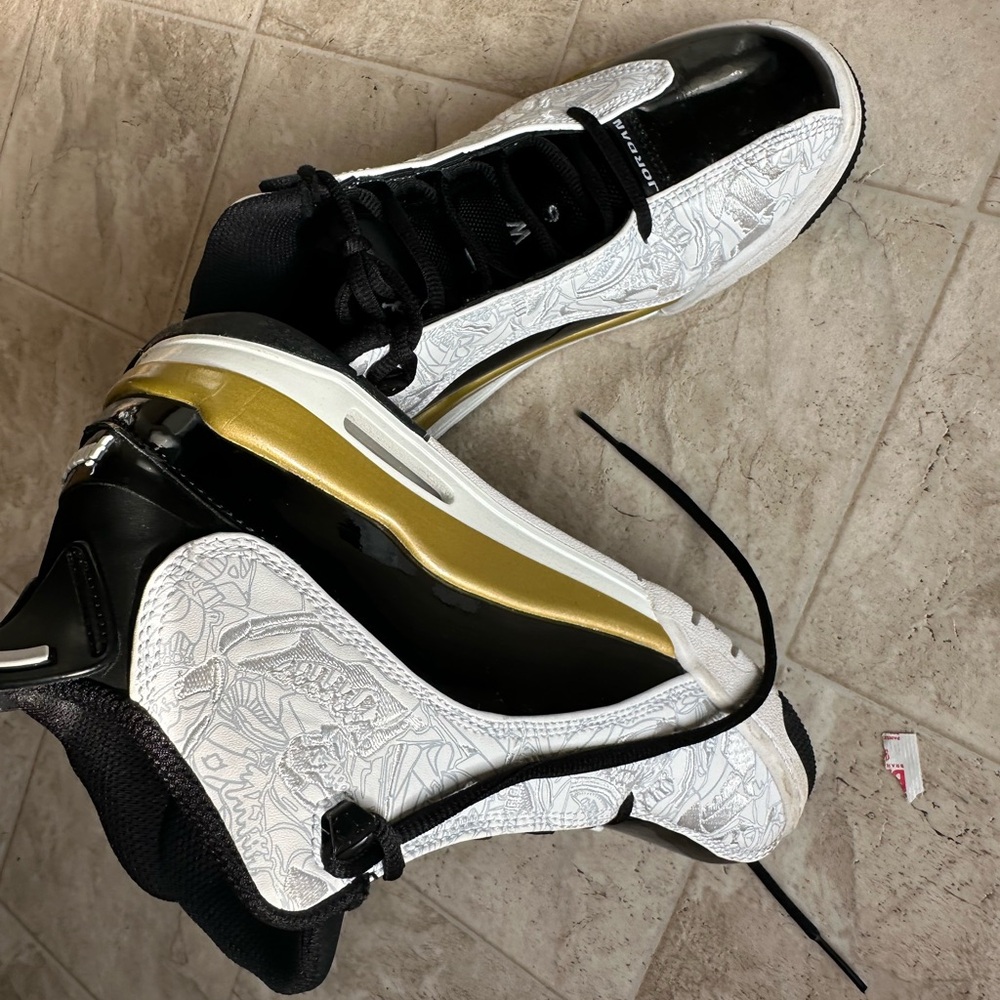 5.5y dub zero. Slightly used.